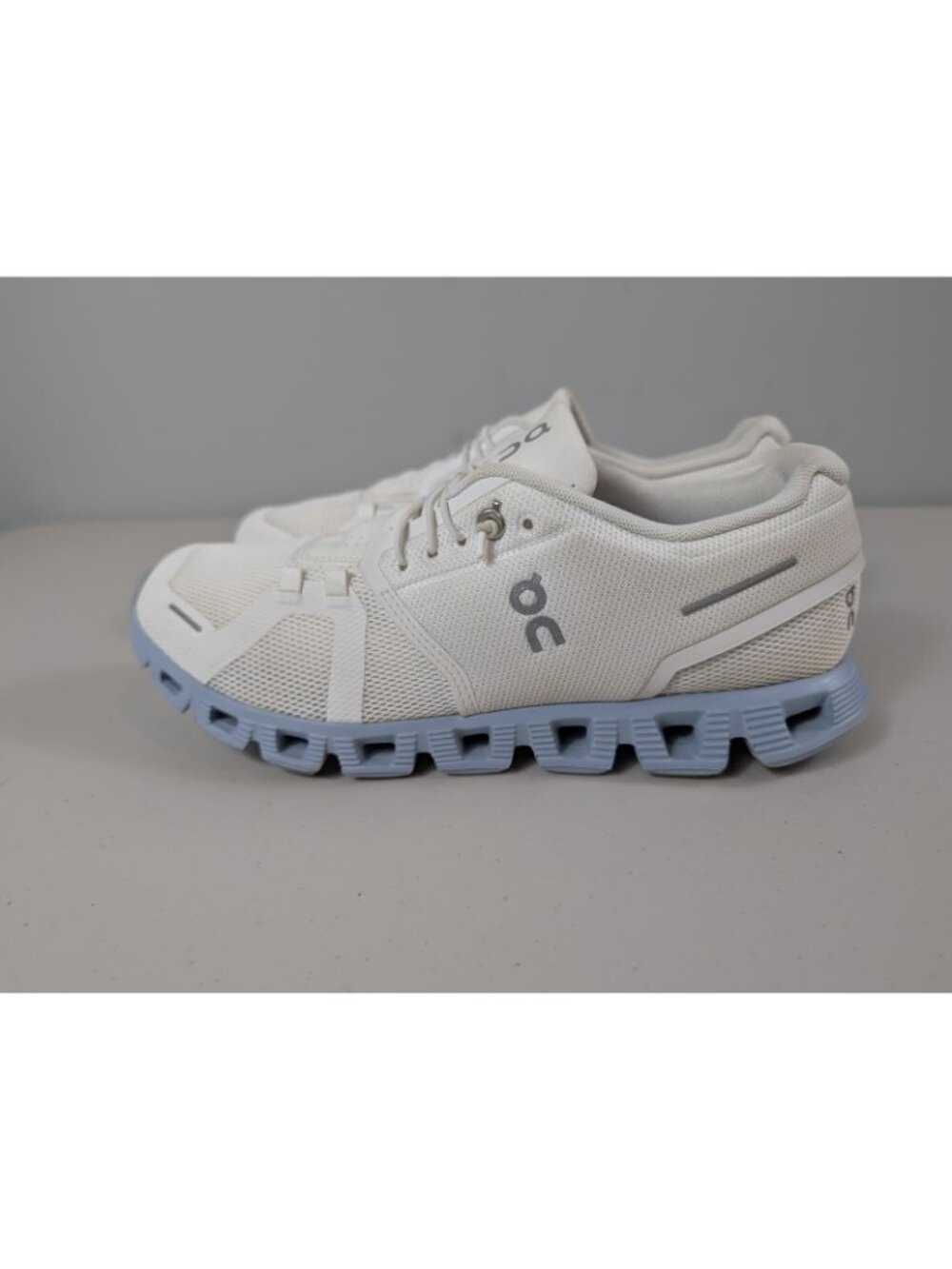 On cloud running sneakers in white/blue color women's size 9 - Picture 8 of 15